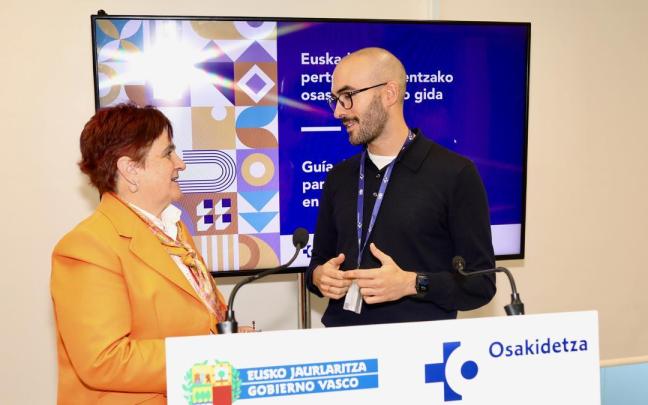 La directora general de Osakidetza, Lore Bilbao, en la presentación de la nueva 'Guía Sanitaria para la Atención Integral de las Personas Trans en Euskadi'.