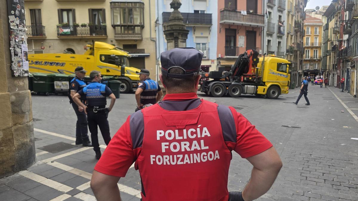 Una persona fallecida y varias heridas al perder el control un camión de la basura en la plaza Navarrería de Pamplona