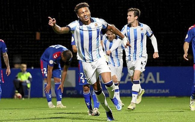 Fiabema celebra el primer gol del Sanse ante el Rayo Majadahonda. | FOTO: R.S.