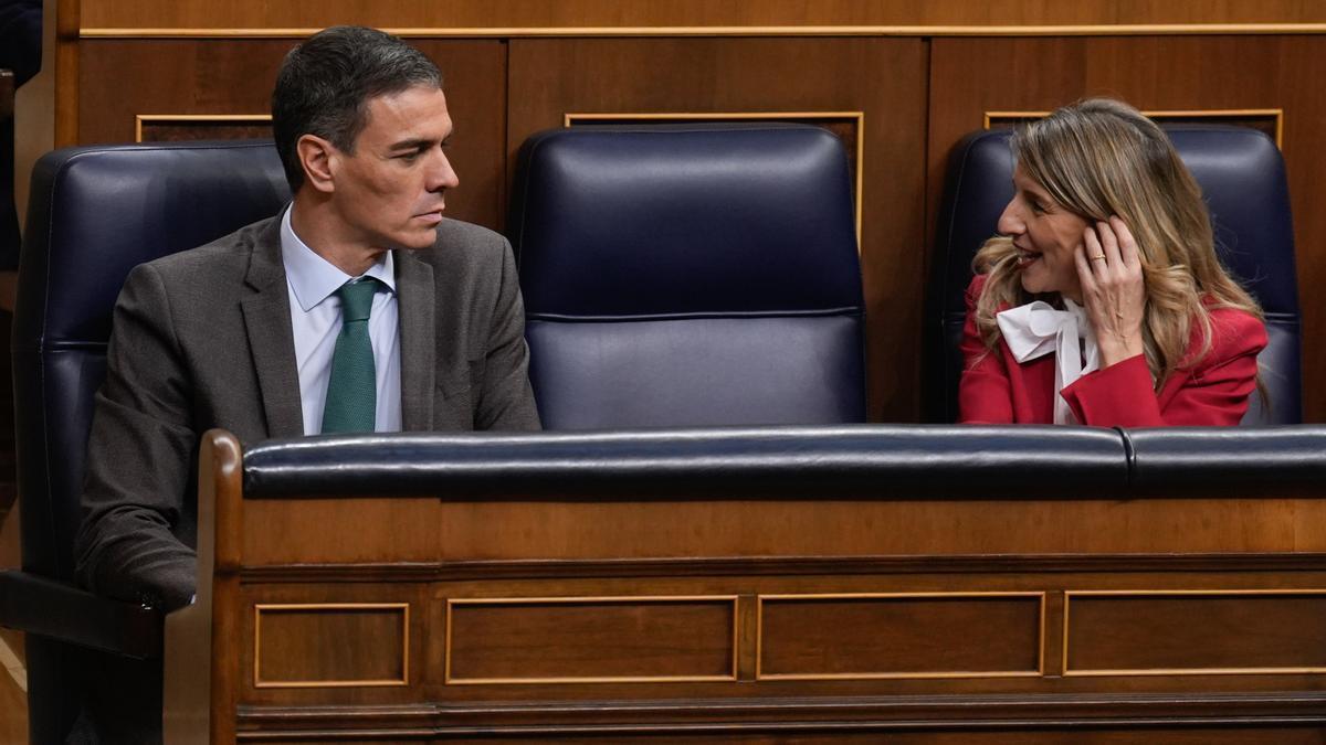 Pedro Sánche, junto a Yolanda Díaz en el Congreso.