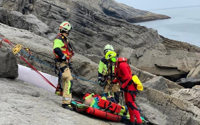Imagen de archivo de un rescate en un acantilado.