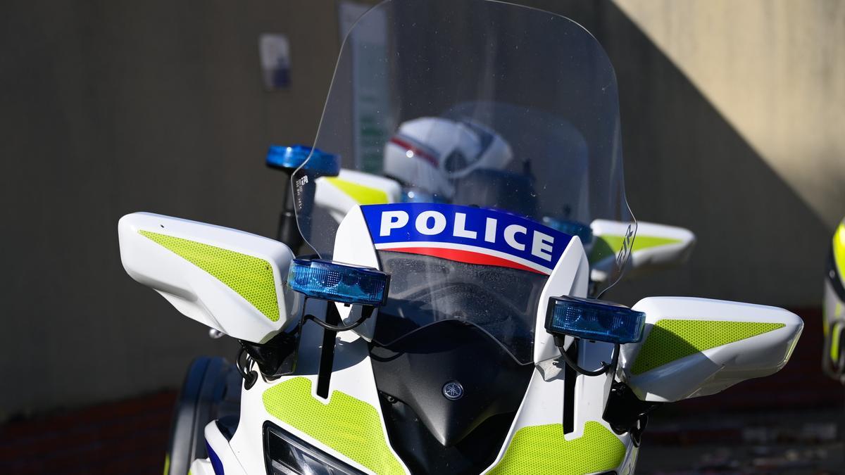 Imagen de una moto de la policía francesa
