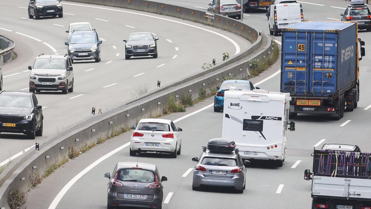 Tráfico en una carretera vasca.