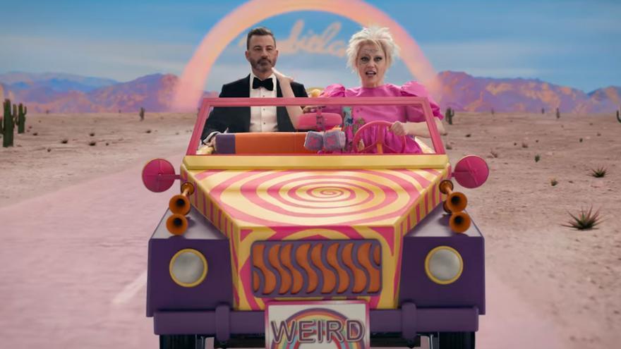 Jimmy Kimmel y Kate McKinnon en una imagen del spot de los Oscars 2024.
