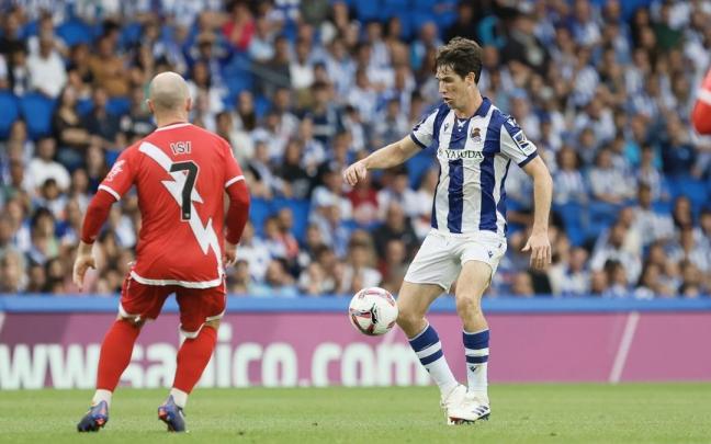 Un lance del último Real-Rayo, disputado en Anoeta en agosto. / JAVI COLMENERO