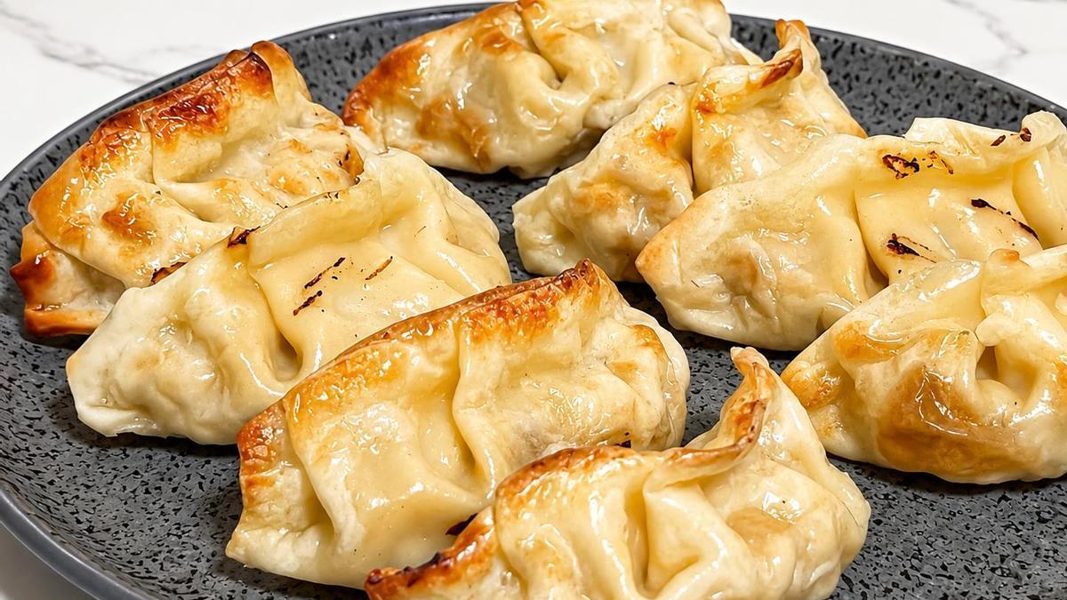 Gyozas rellenas de merluza y cigala.