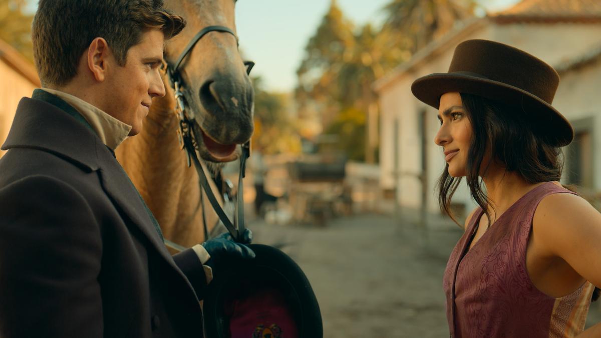 Miguel Bernardeau, en una escena de 'El Zorro' junto a Renata Notni