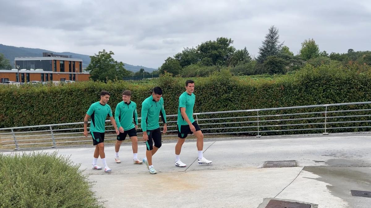 Daniel Vivian, Yuri Berchiche, Jauregizar y Prados en la sesión de esta mañana 