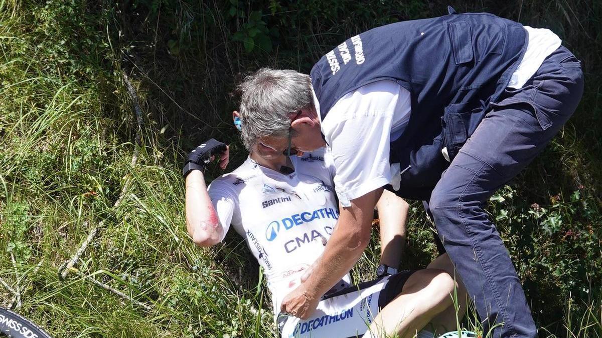 Seixas, atendido por los médicos tras la caída.