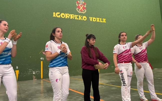 Bergara, Arrizabalaga, Arrillaga y Alday, en el frontón de Igorre.