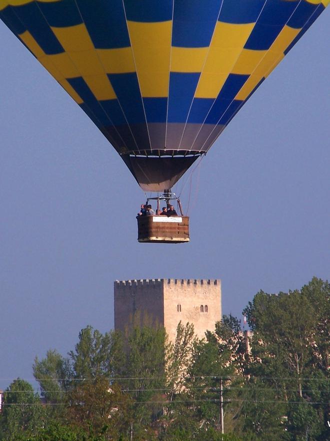 El vuelo en globo incluye un buen desayuno, un brindis con cava y la entrega de diplomas acreditativos.