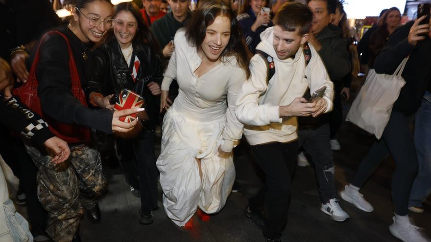 Rosalía paraliza el centro de Madrid para lanzar su nuevo trabajo, ‘Lux’.