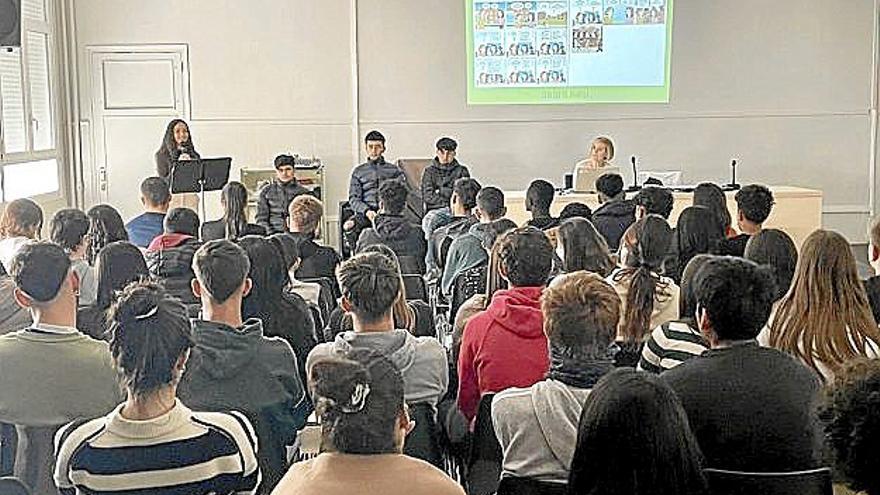 Una alumna explica su vida y la de tres jóvenes del COA.