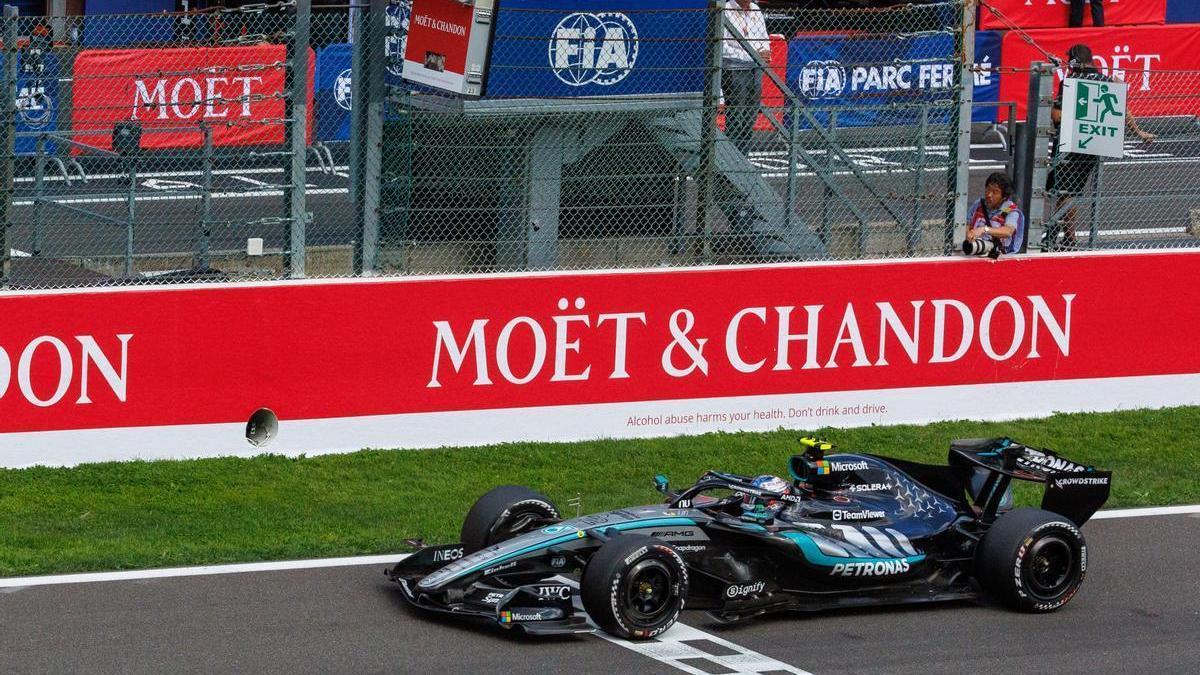 Kimi Antonelli cruza la meta de Spa-Francorchamps.