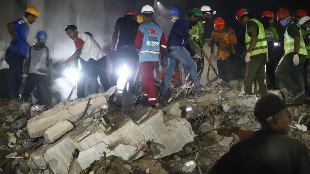 Equipos de rescate desplegados en Venezuela.
