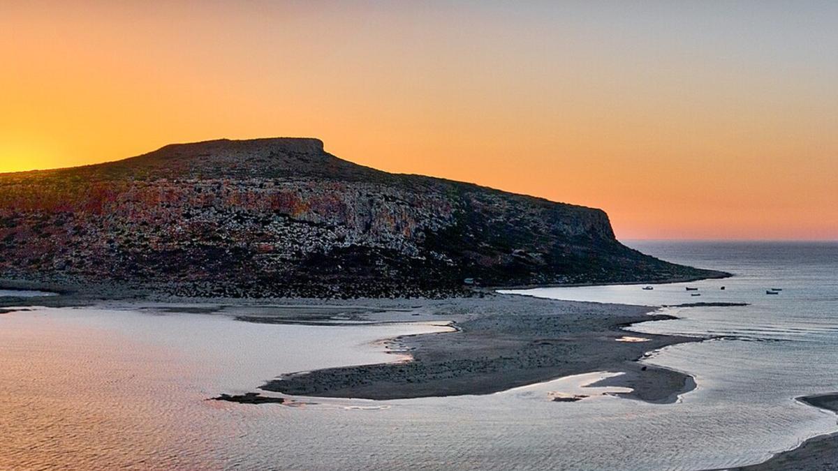 La Laguna de Balos (Kissamos), es una auténtica belleza natural al oeste de la isla que ha adquirido fama mundial.