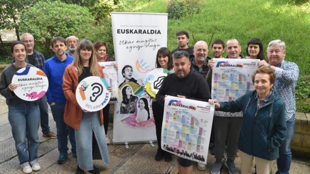 Euskaraldiaren Batzordea egitarauaren aurkezpenean / Herri Bizia Euskaraldiaren Batzordea egitarauaren aurkezpenean