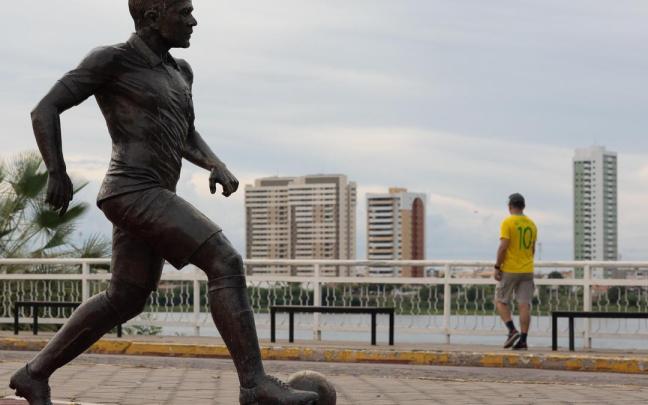 Estatua de Dani Alves que ha sido retirada en su ciudad natal