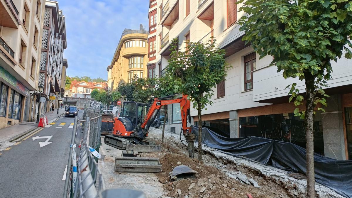 El proyecto incluye la renovación del pavimento de la acera