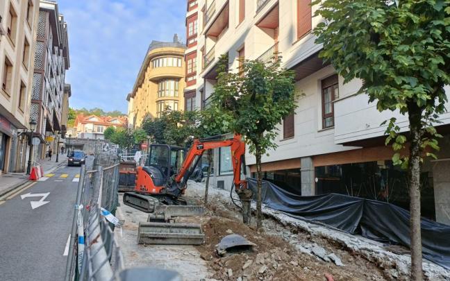 El proyecto incluye la renovación del pavimento de la acera