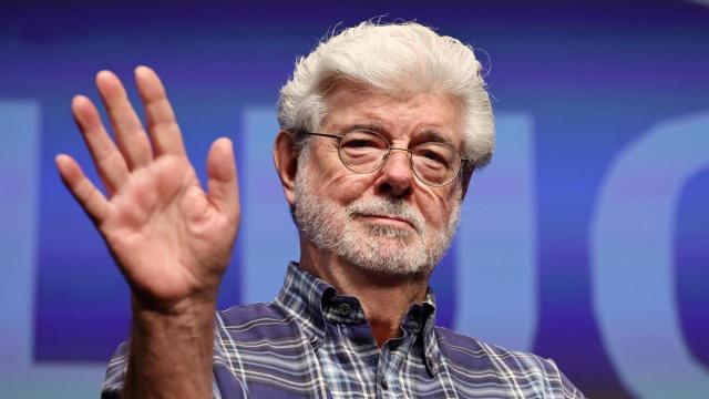 George Lucas saluda a sus seguidores en el Festival de Cannes.