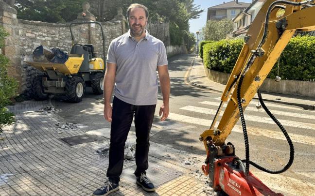 Iban San Martin, concejal de Obras y Servicios, en la zona de Aresti y Mendilauta.