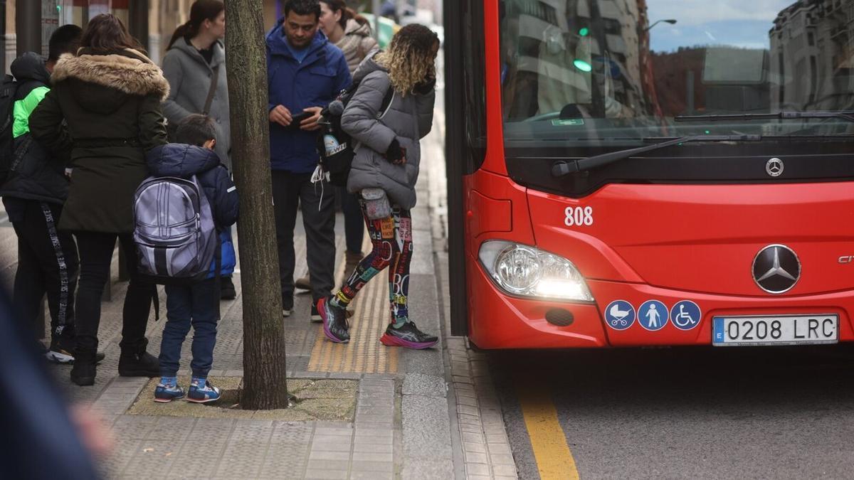 Las aplicaciones de movilidad ayudan a llegar a tiempo a las parada del bus.