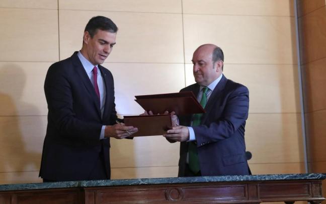 Ortuzar y Sánchez, en una imagen de archivo. Ortuzar y Sánchez, en una imagen de archivo.