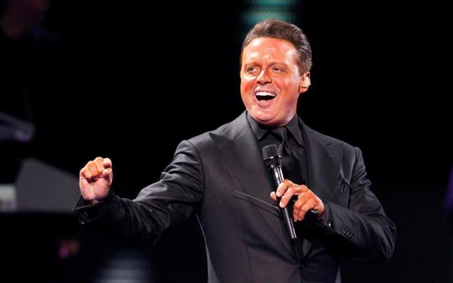 El cantante Luis Miguel durante un concierto. El cantante Luis Miguel durante un concierto.