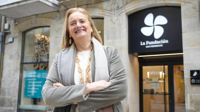 La directora gerente de la Fundación Laboral San Prudencio, frente a su sede de la calle Dato