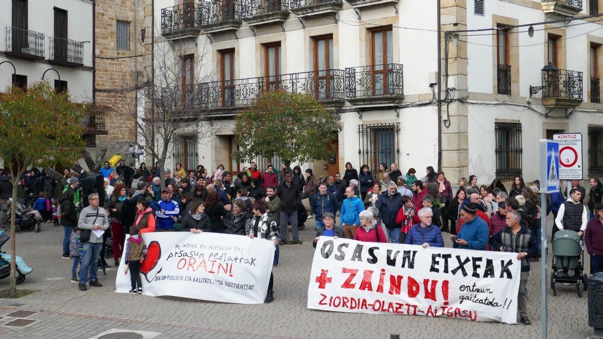 Las concentraciones continuarán los viernes una hora más tarde, a las siete.