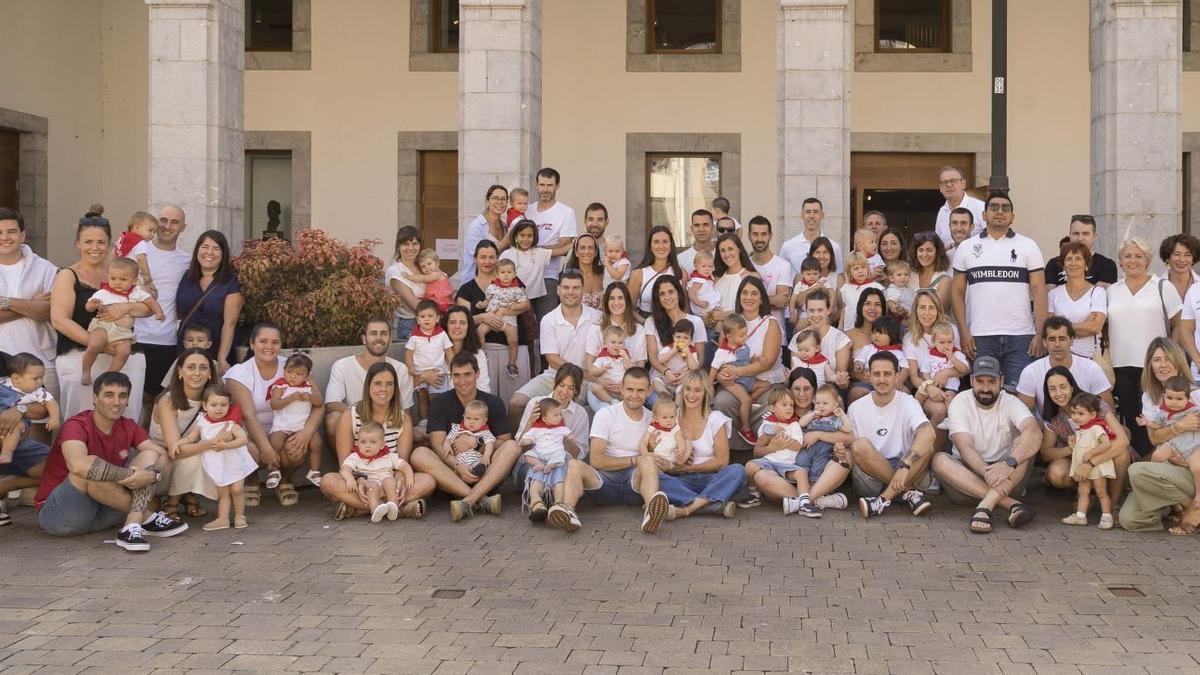 Acto de bienvenida a las nuevas generaciones de elgoibartarras en el inicio de las fiestas de San Bartolomé.