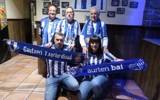 López, Ibarreta, Alkorta, Santos y Romero, en el bar Laubide.