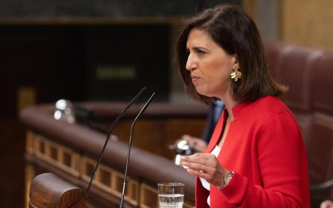 La portavoz de la Ejecutiva Federal del PSOE, Esther Peña, defiende en el Congreso la creación de la comisión de investigación.