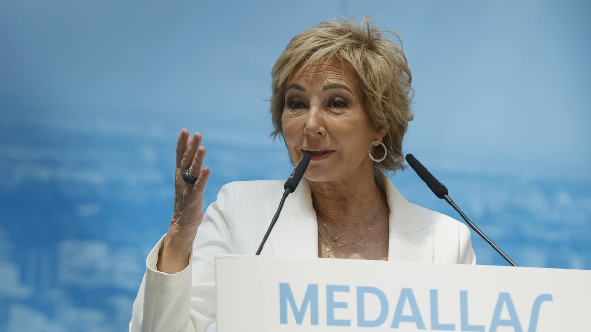 Ana Rosa Quintana durante su discurso en el acto de entrega de la Medalla de Oro.