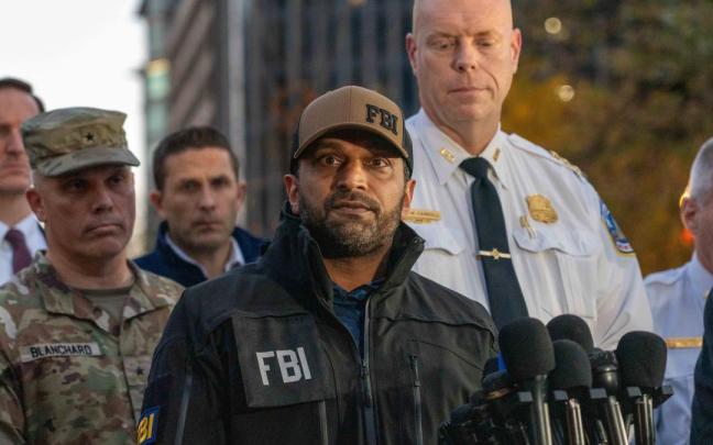 El director del FBI, Kash Patel, atiende a los medios de comunicación.