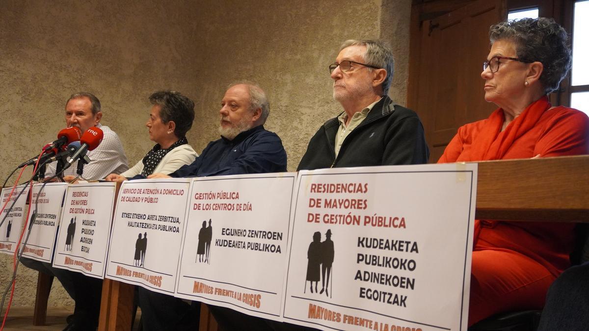 Intervinientes en la rueda de prensa de este martes convocada por 'Mayores Frente a la Crisis'.