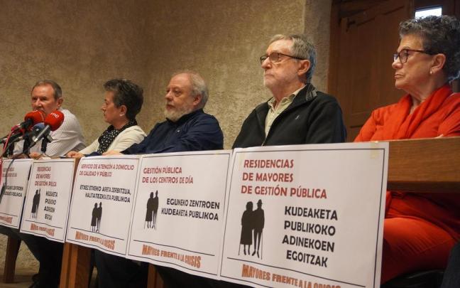 Intervinientes en la rueda de prensa de este martes convocada por 'Mayores Frente a la Crisis'. Intervinientes en la rueda de prensa de este martes convocada por 'Mayores Frente a la Crisis'.