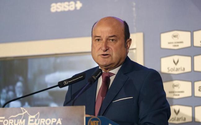 El presidente del Euskadi Buru Batzar del PNV durante su intervención en el desayuno informativo Forum Nueva Economía.