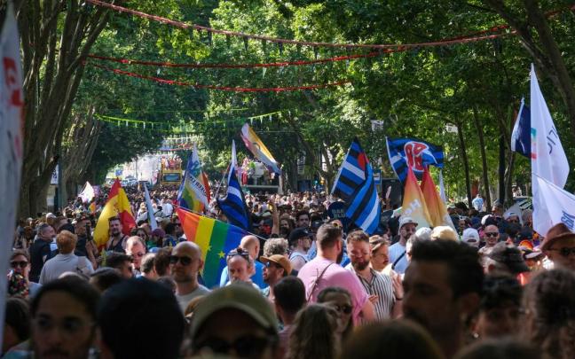 Imagen de la marcha del EuroPride 2025 por el centro de Lisboa / RUI MINDERICO Imagen de la marcha del EuroPride 2025 por el centro de Lisboa