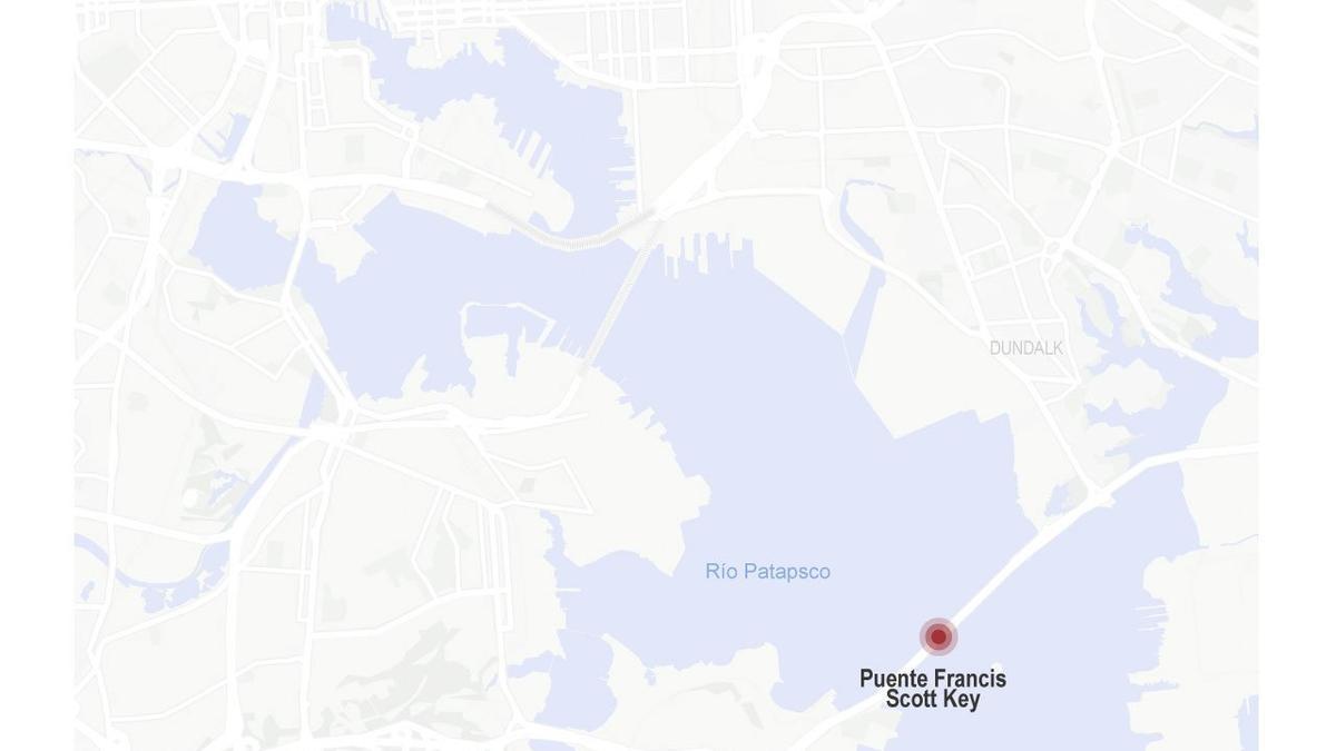 Infografía que muestra el punto en el que un carguero chocó con un puente en Baltimore, EEE.UU.