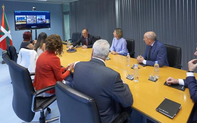 Urkullu, en la Mesa de Coordinación de Emergencias. Urkullu, en la Mesa de Coordinación de Emergencias.