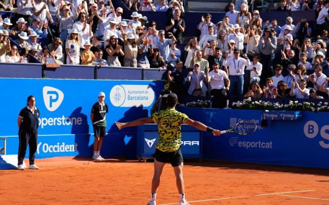 El tenista español Carlos Alcaraz celebra su victoria en la final del Godó