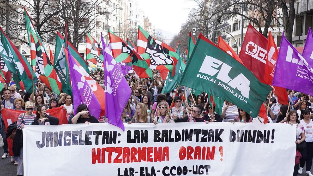 Huelga de los trabajadores de comedores escolares en Bilbao.