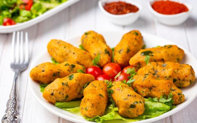 Las croquetas veganas típicas de Turquía.