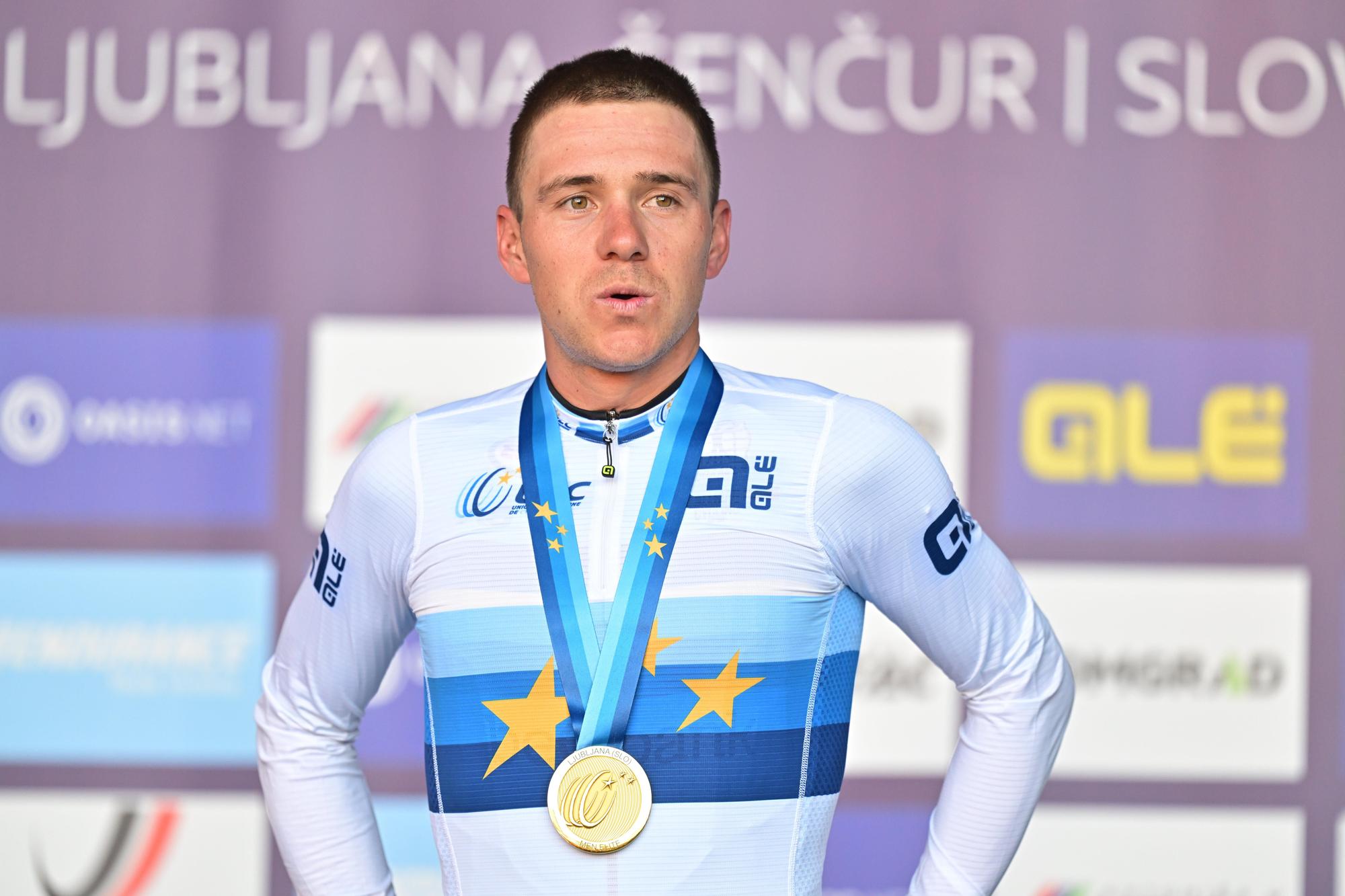 Evenepoel posa con el maillot de campeón de Europa.