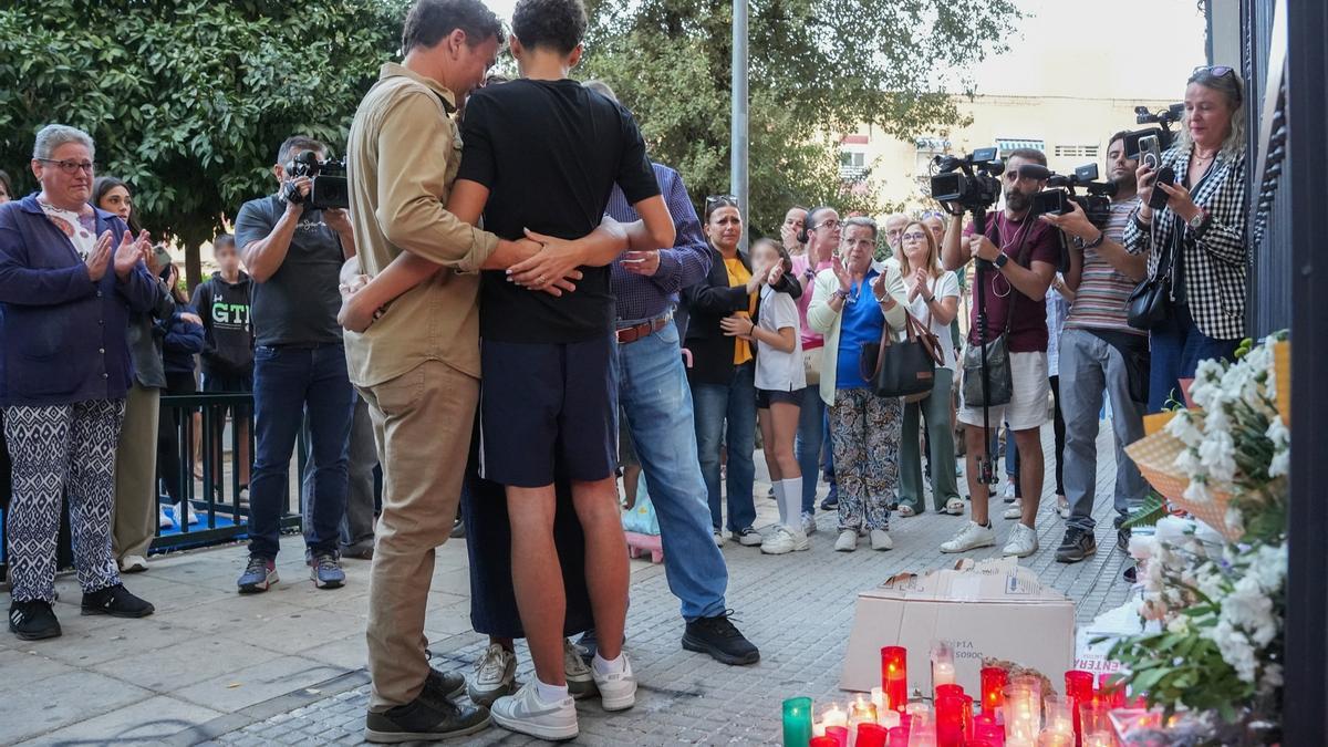 Concentración por el suicidio de Sandra, víctima de bullying en Sevilla.