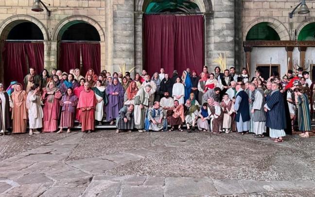 Imagen del grupo de personas que participan en las representaciones