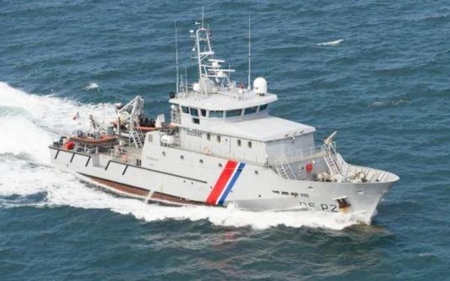 Un migrante muerto en una embarcación que intentaba cruzar el canal de la Mancha