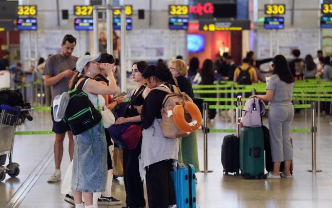 Imágenes de turistas a su llegada al aeropuerto de Málaga